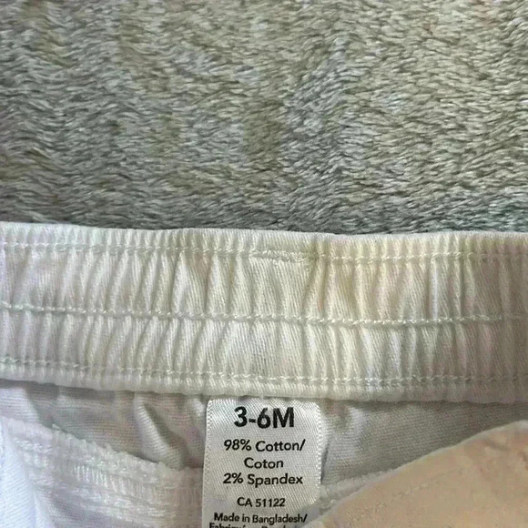 NWT - Baby white denim shorts  - Size 3-6 months - Picture 2 of 3